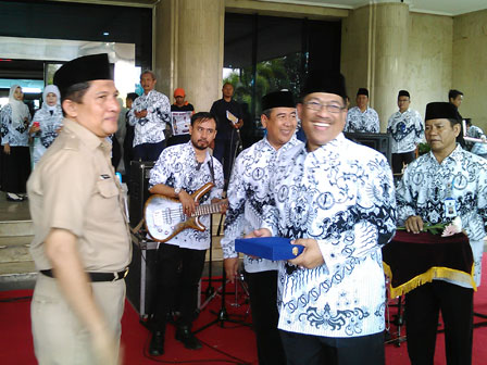 Pencarian PGRI NTT - Persatuan Guru Republik Indonesia Cabang NTT